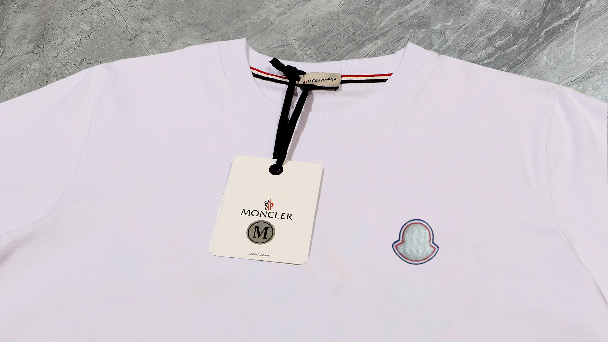 《Moncler~ 》2025New Arrival Quality T , Versatile Quality ！ ‼ 32 250G ‼ ， ， ， ， T 🤪 Sizes：S-M-L-XL-2XL ：Black，White， Same Style
